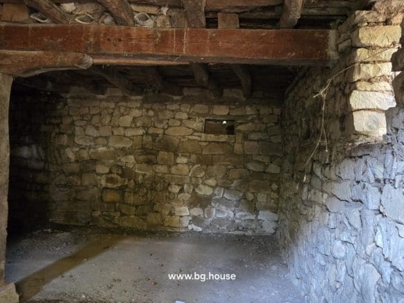 Bulgarian House for Sale – Village Pomoshtitsa with 2200m² Land