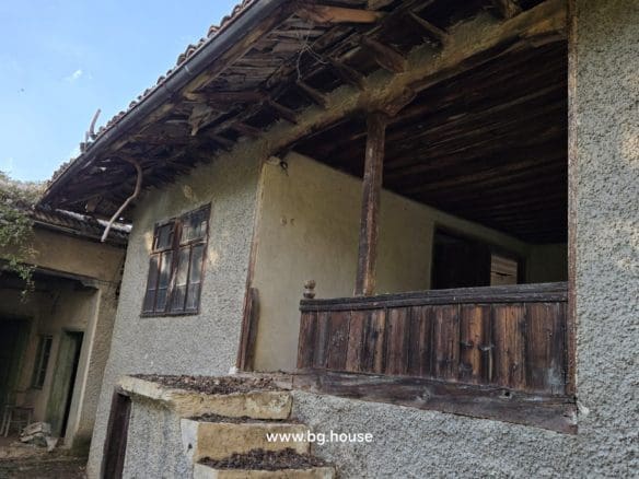 Bulgarian House for Sale – Village Pomoshtitsa with 2200m² Land