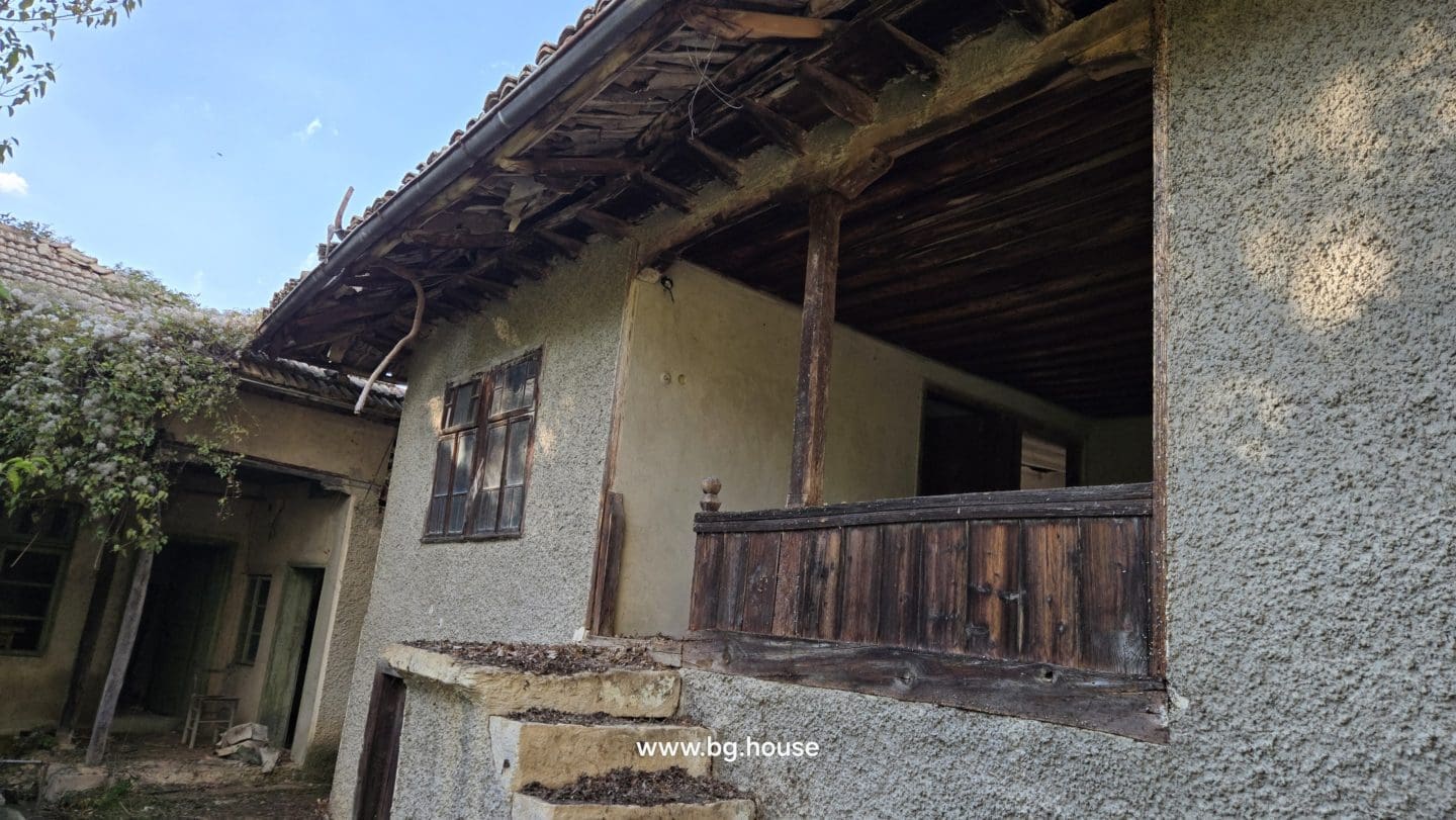 Bulgarian House for Sale – Village Pomoshtitsa with 2200m² Land