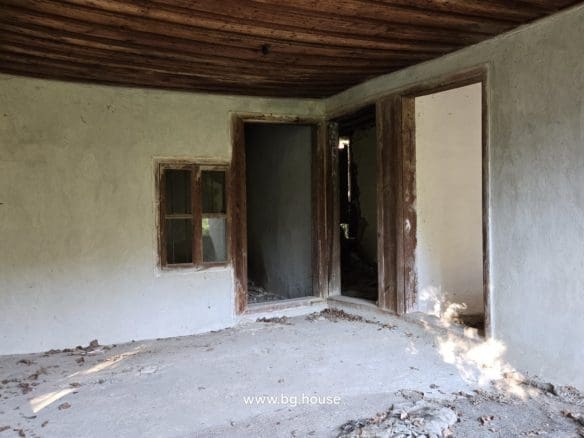 Bulgarian House for Sale – Village Pomoshtitsa with 2200m² Land