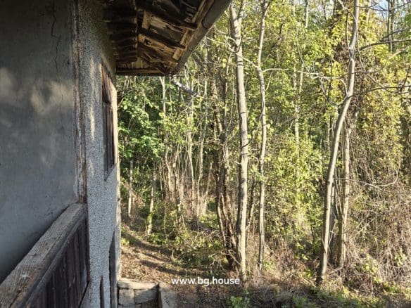 Bulgarian House for Sale – Village Pomoshtitsa with 2200m² Land