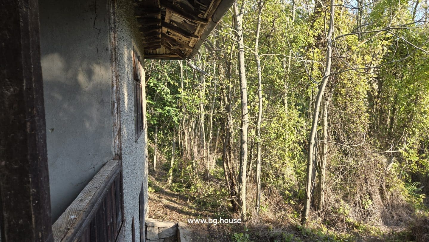 Bulgarian House for Sale – Village Pomoshtitsa with 2200m² Land