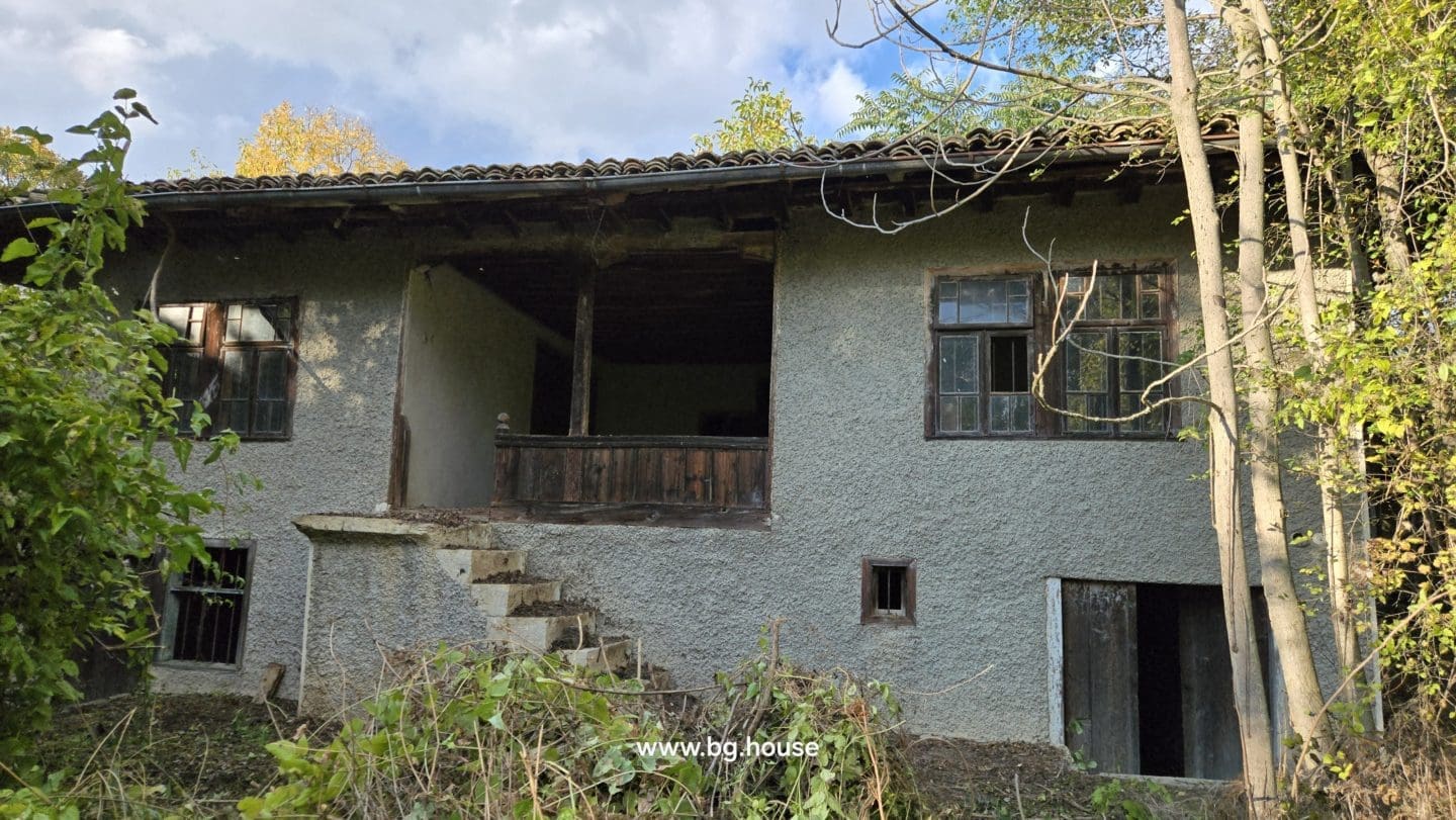 Bulgarian House for Sale – Village Pomoshtitsa with 2200m² Land