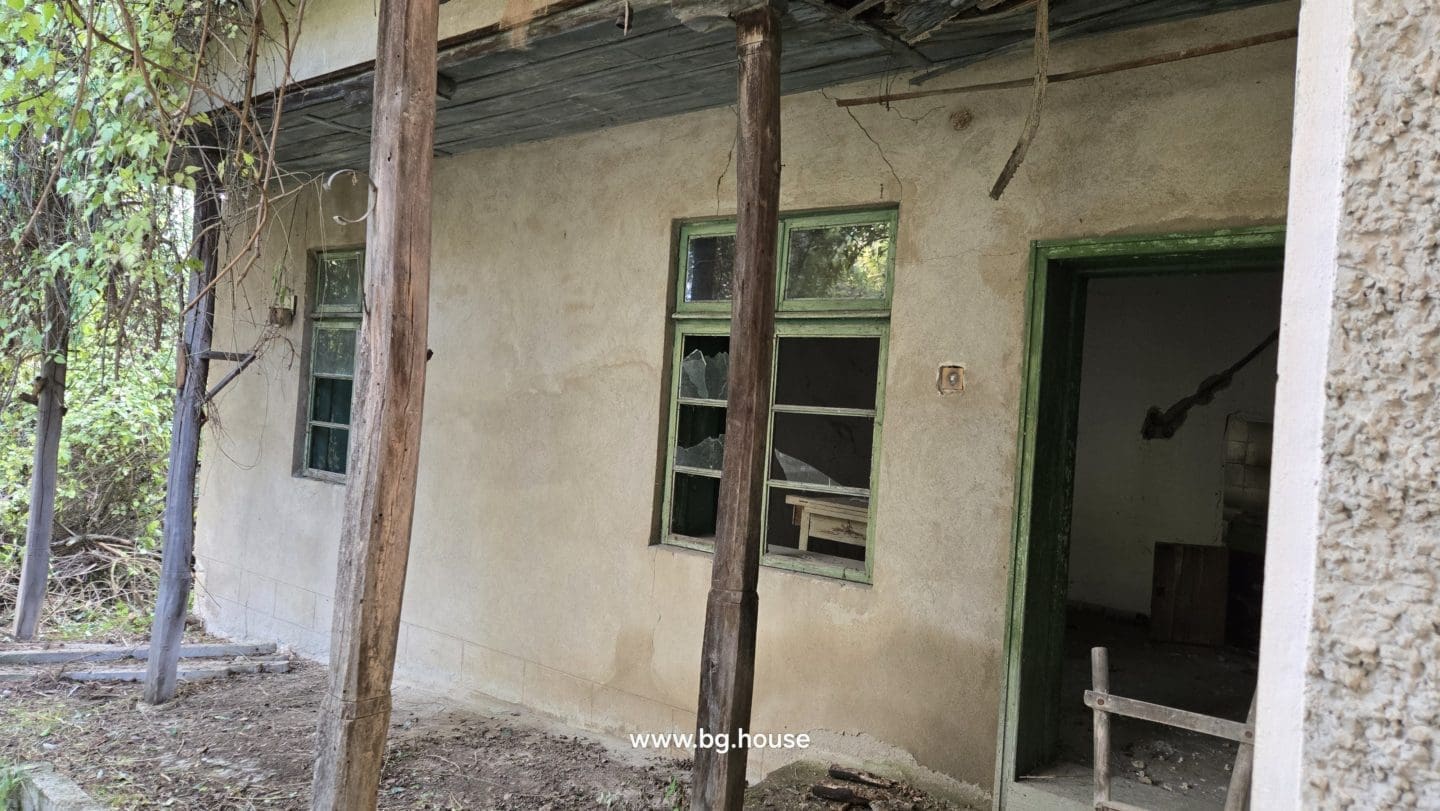 Bulgarian House for Sale – Village Pomoshtitsa with 2200m² Land