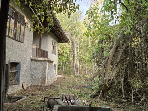 Bulgarian House for Sale – Village Pomoshtitsa with 2200m² Land