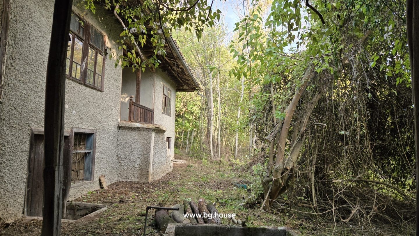 Bulgarian House for Sale – Village Pomoshtitsa with 2200m² Land