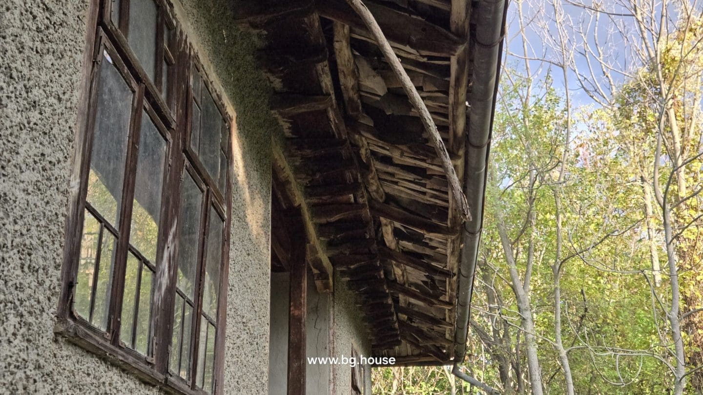Bulgarian House for Sale – Village Pomoshtitsa with 2200m² Land