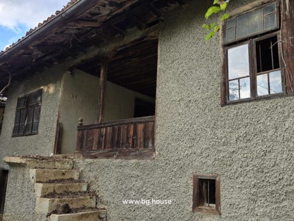 Bulgarian House for Sale – Village Pomoshtitsa with 2200m² Land