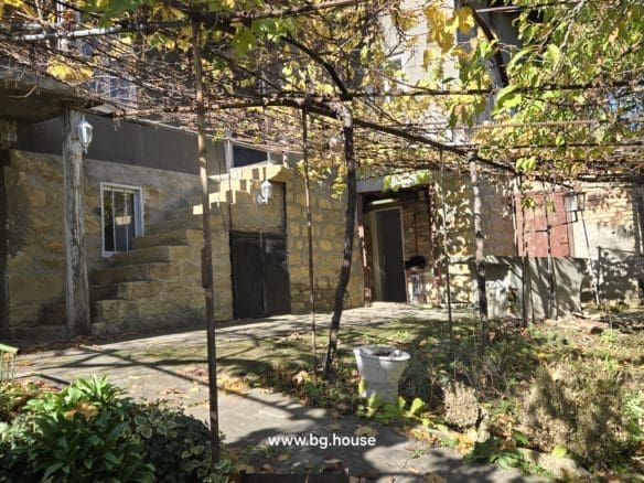 Bulgarian House for Sale in Village Gorsko Ablanovo – 2200m² Garden