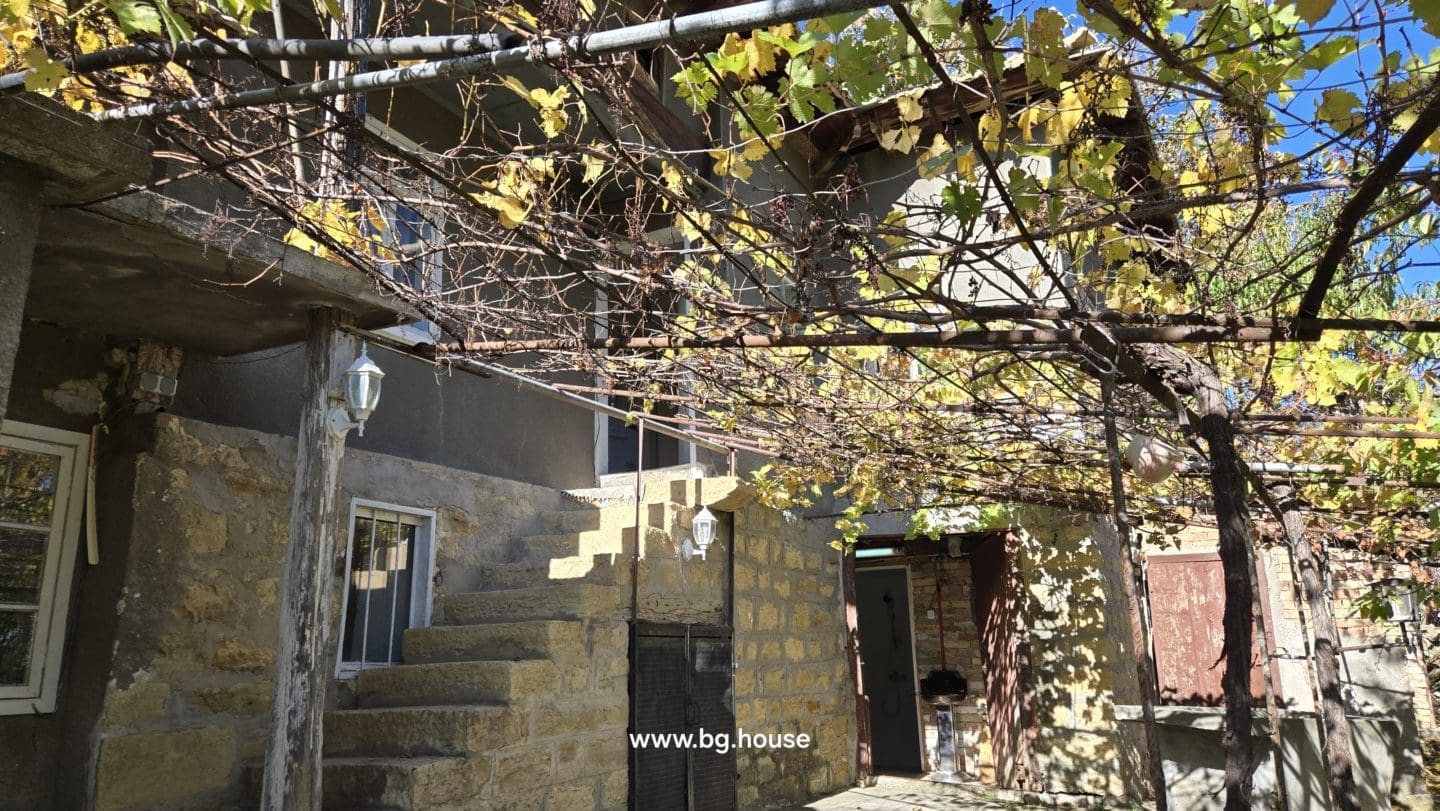 Bulgarian House for Sale in Village Gorsko Ablanovo – 2200m² Garden