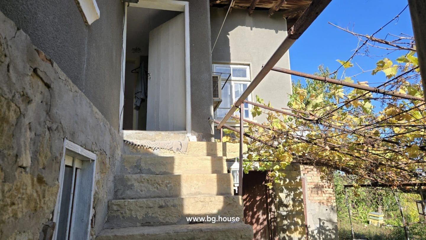Bulgarian House for Sale in Village Gorsko Ablanovo – 2200m² Garden