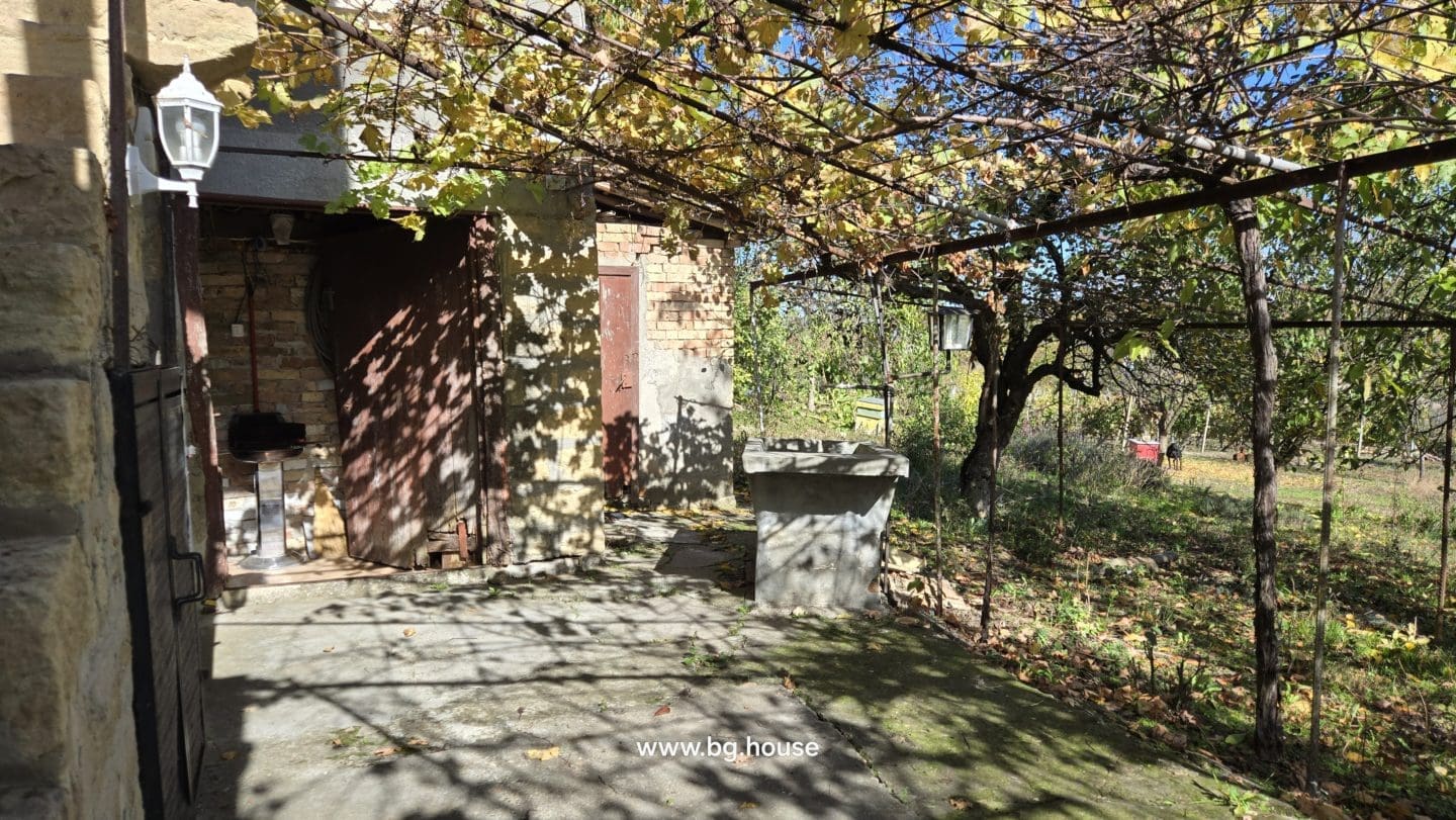 Bulgarian House for Sale in Village Gorsko Ablanovo – 2200m² Garden