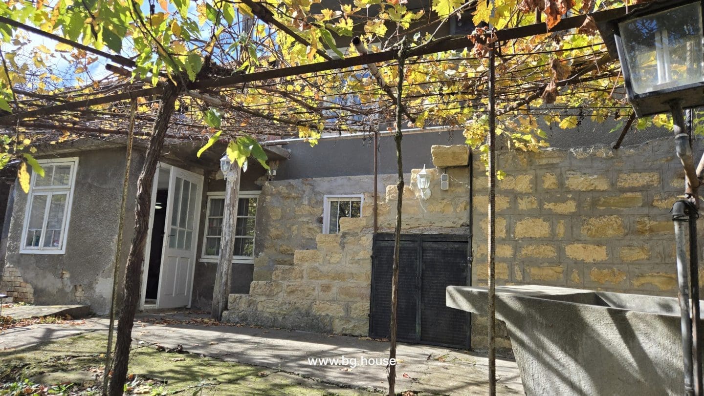 Bulgarian House for Sale in Village Gorsko Ablanovo – 2200m² Garden