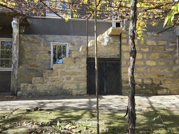Bulgarian House for Sale in Village Gorsko Ablanovo – 2200m² Garden