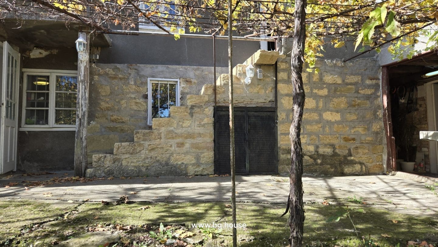 Bulgarian House for Sale in Village Gorsko Ablanovo – 2200m² Garden