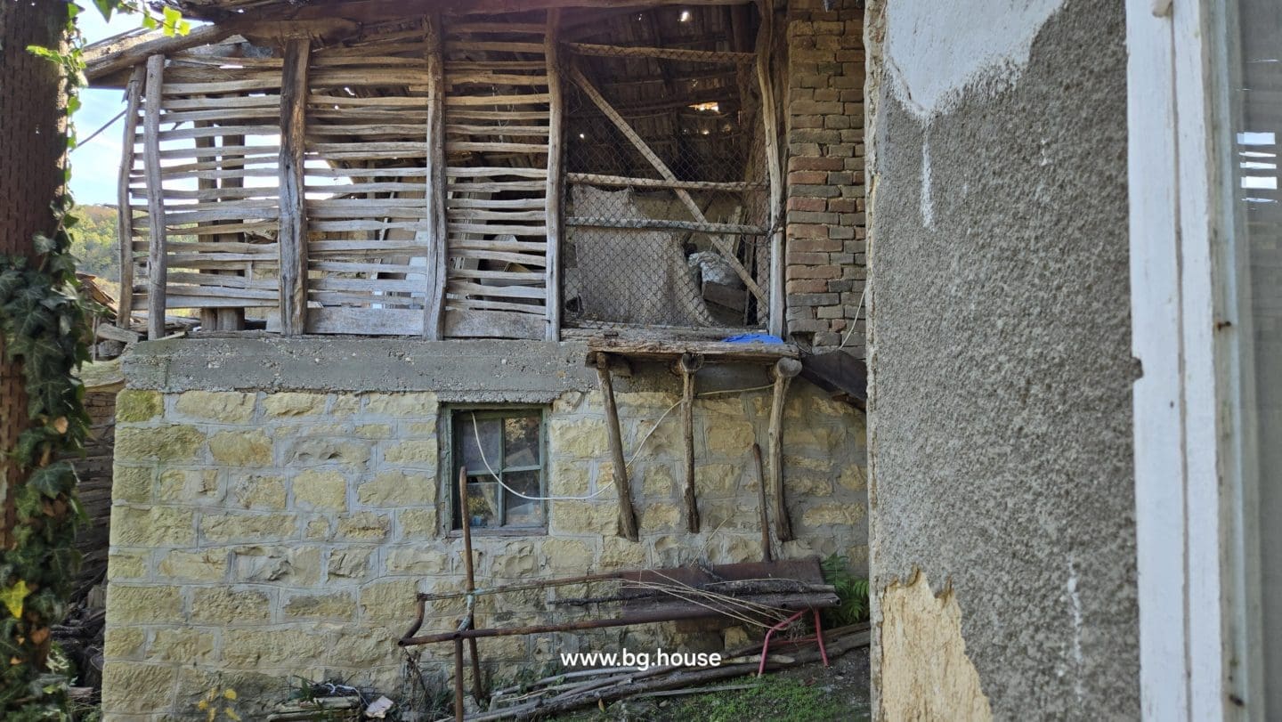 Bulgarian House for Sale in Village Gorsko Ablanovo – 2200m² Garden