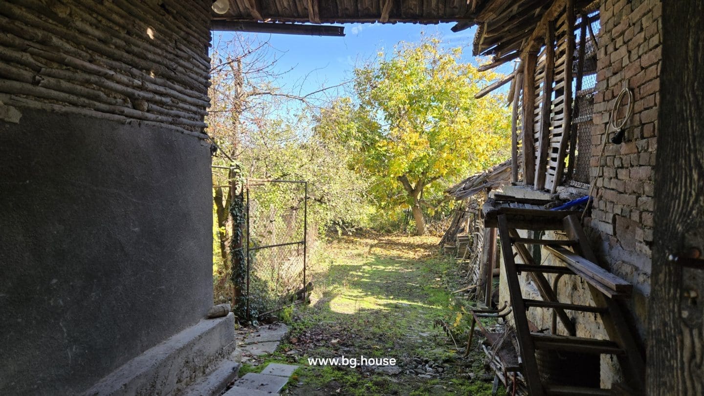 Bulgarian House for Sale in Village Gorsko Ablanovo – 2200m² Garden
