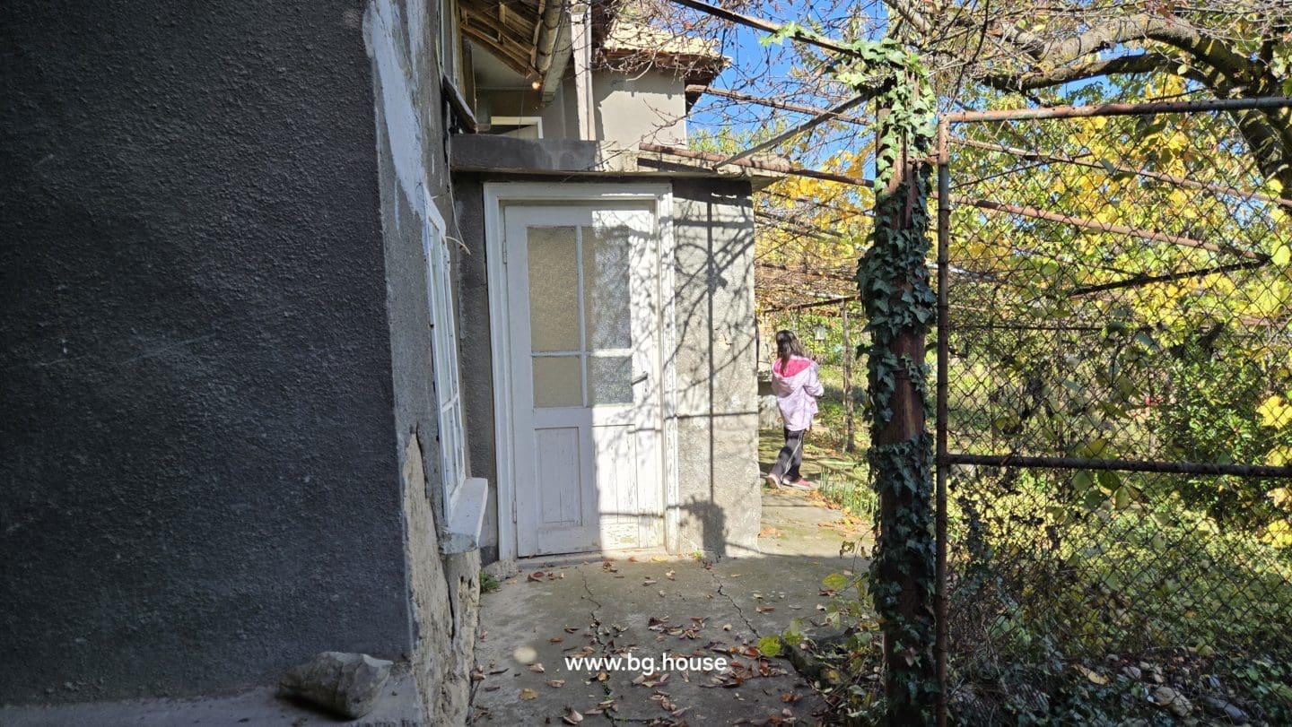 Bulgarian House for Sale in Village Gorsko Ablanovo – 2200m² Garden