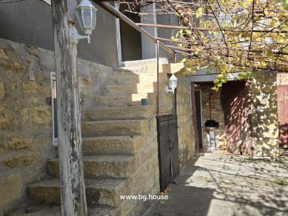 Bulgarian House for Sale in Village Gorsko Ablanovo – 2200m² Garden
