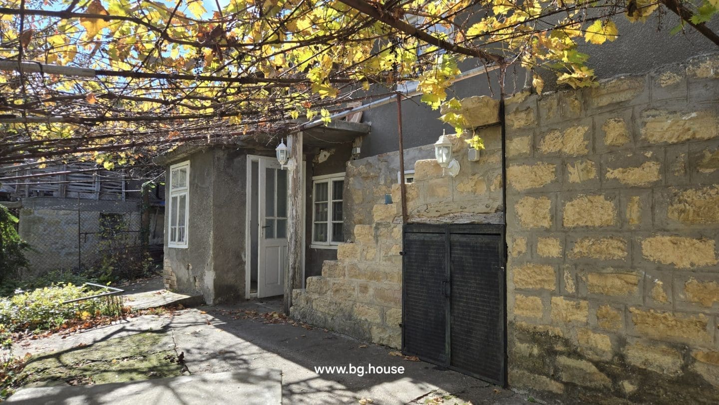 Bulgarian House for Sale in Village Gorsko Ablanovo – 2200m² Garden