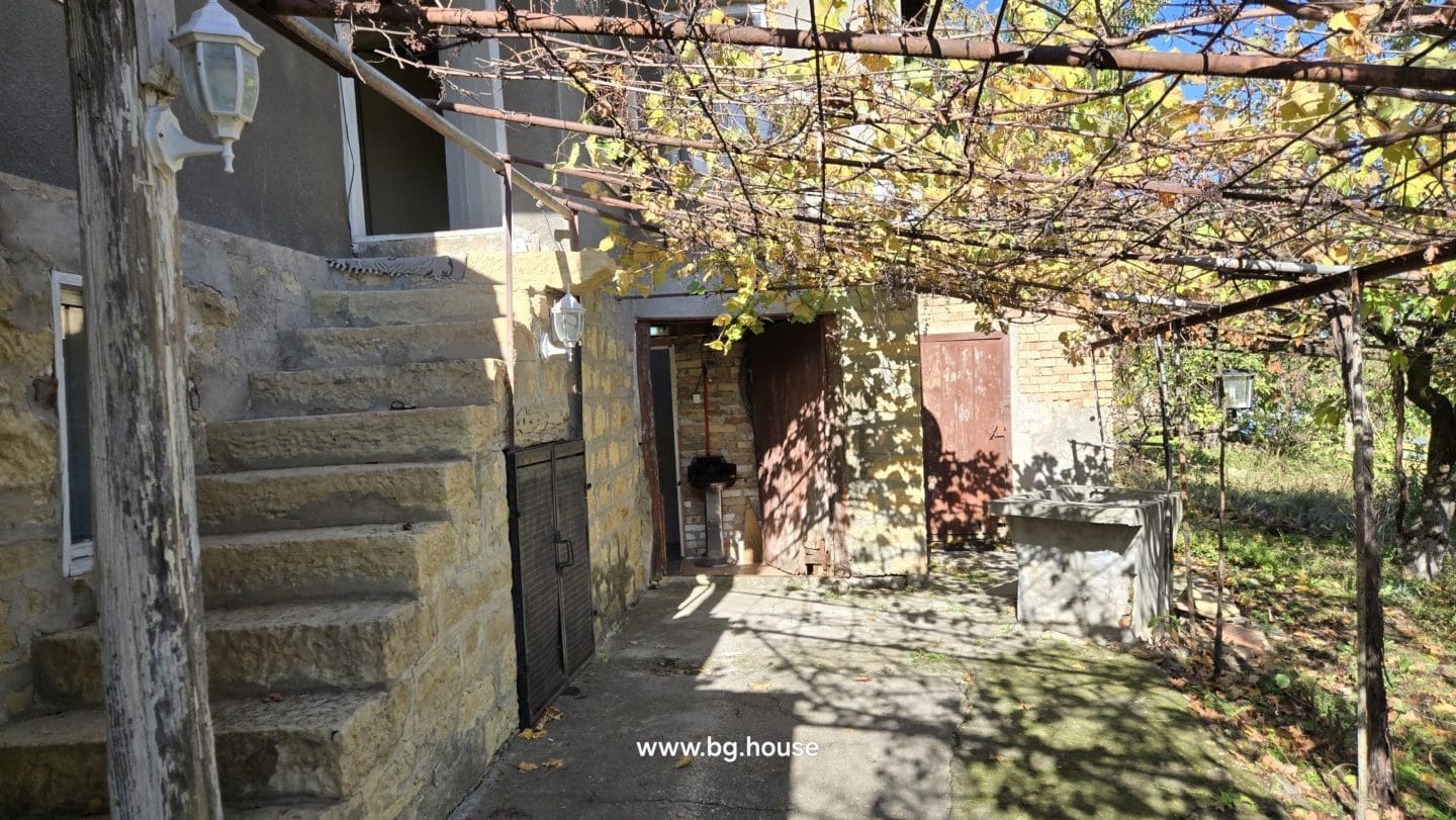 Bulgarian House for Sale in Village Gorsko Ablanovo – 2200m² Garden