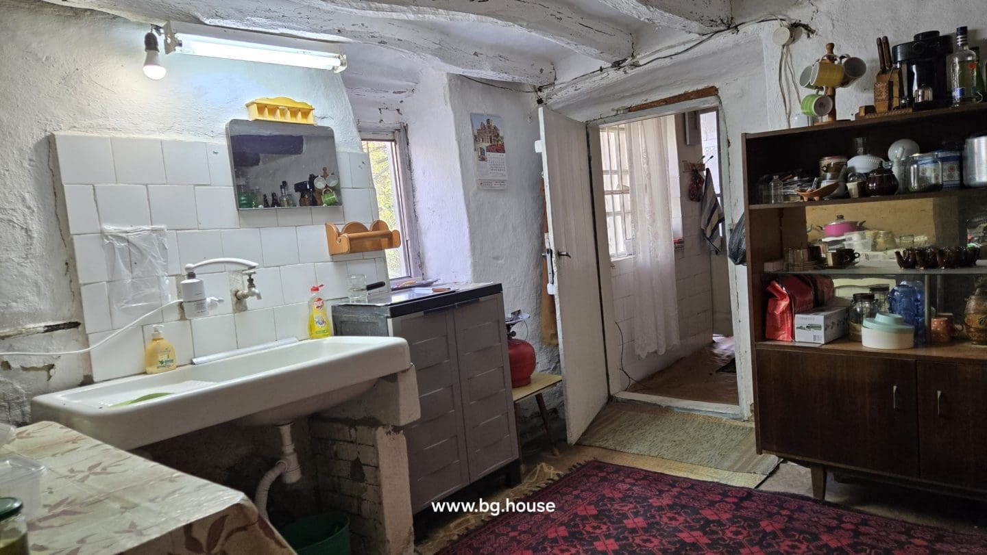 Bulgarian House for Sale in Village Gorsko Ablanovo – 2200m² Garden