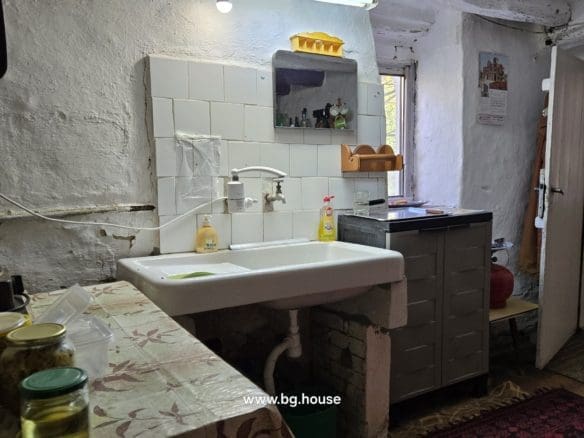 Bulgarian House for Sale in Village Gorsko Ablanovo – 2200m² Garden