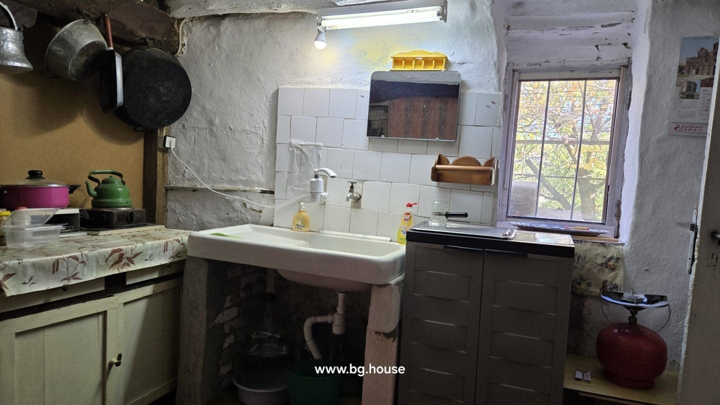 Bulgarian House for Sale in Village Gorsko Ablanovo – 2200m² Garden