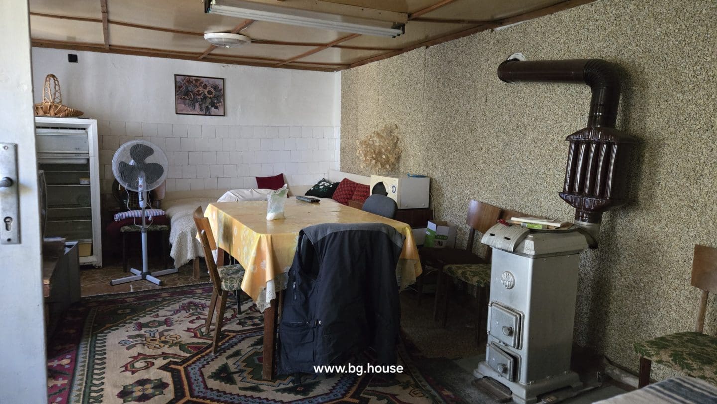 Bulgarian House for Sale in Village Gorsko Ablanovo – 2200m² Garden