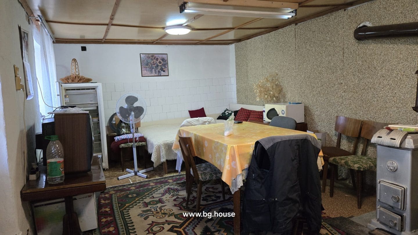 Bulgarian House for Sale in Village Gorsko Ablanovo – 2200m² Garden