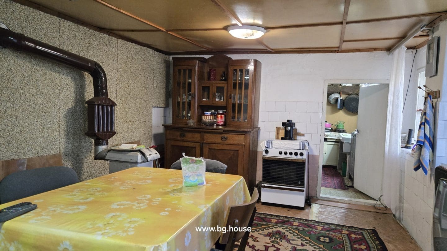 Bulgarian House for Sale in Village Gorsko Ablanovo – 2200m² Garden