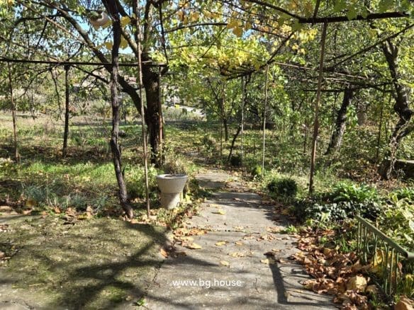 Bulgarian House for Sale in Village Gorsko Ablanovo – 2200m² Garden