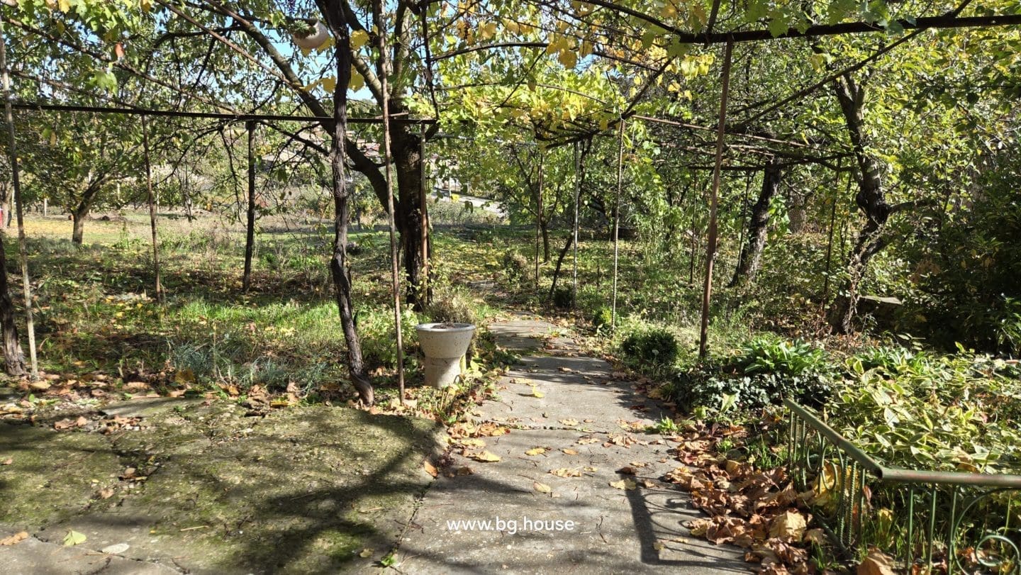 Bulgarian House for Sale in Village Gorsko Ablanovo – 2200m² Garden