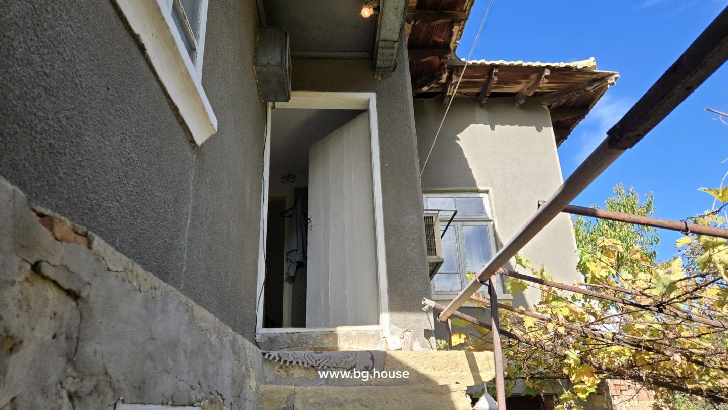 Bulgarian House for Sale in Village Gorsko Ablanovo – 2200m² Garden