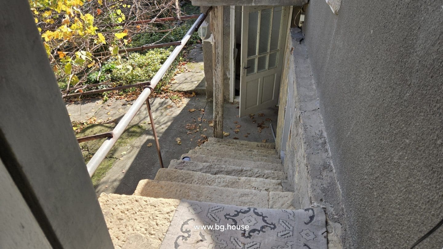 Bulgarian House for Sale in Village Gorsko Ablanovo – 2200m² Garden