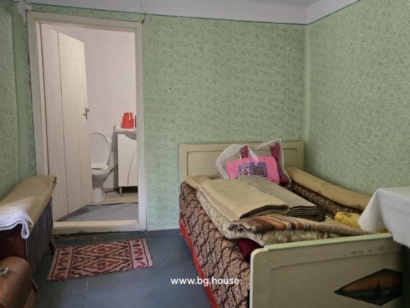 Bulgarian House for Sale in Village Gorsko Ablanovo – 2200m² Garden