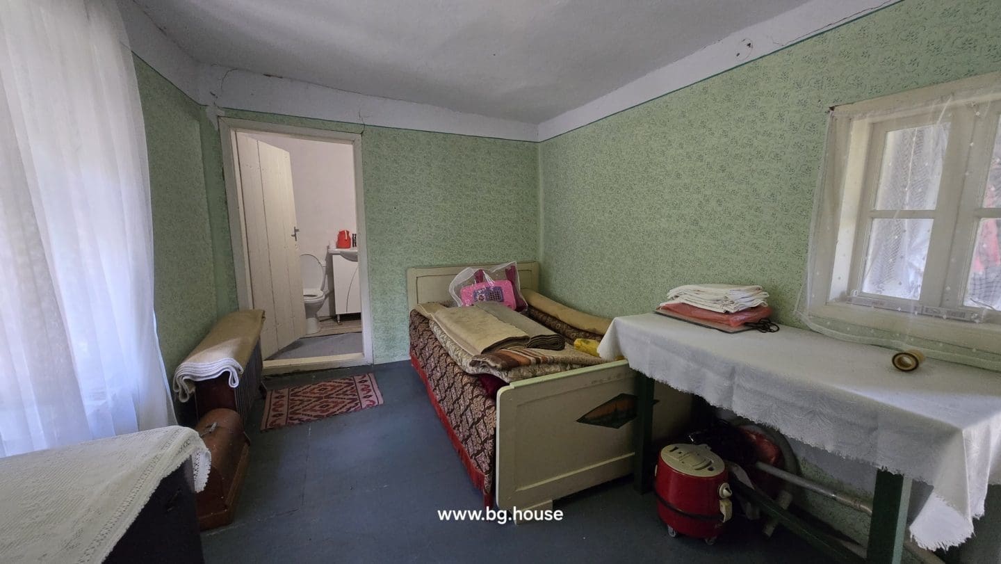 Bulgarian House for Sale in Village Gorsko Ablanovo – 2200m² Garden