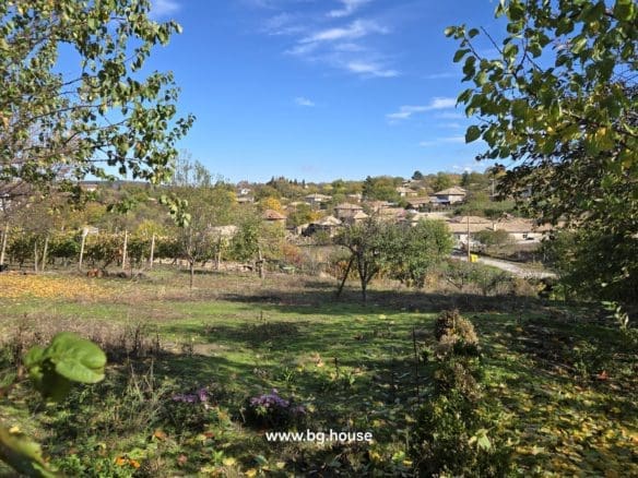 Bulgarian House for Sale in Village Gorsko Ablanovo – 2200m² Garden
