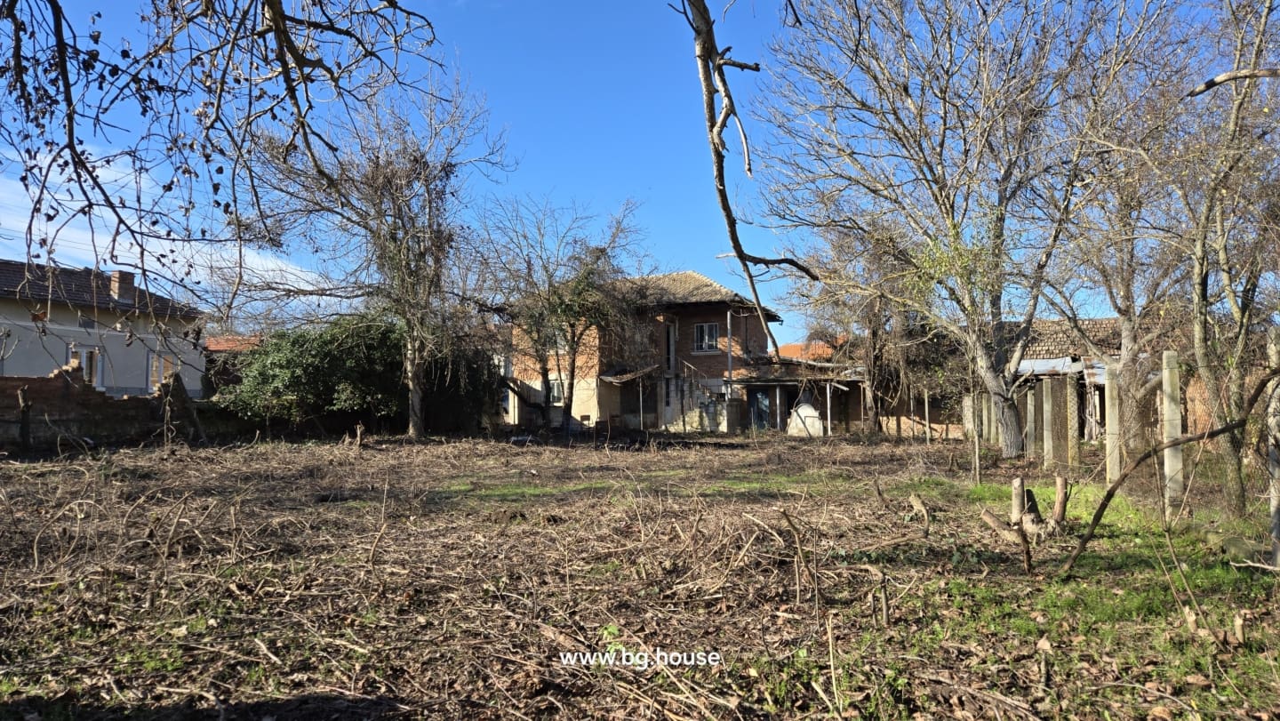 Bulgarian house for sale in village Ostritsa.