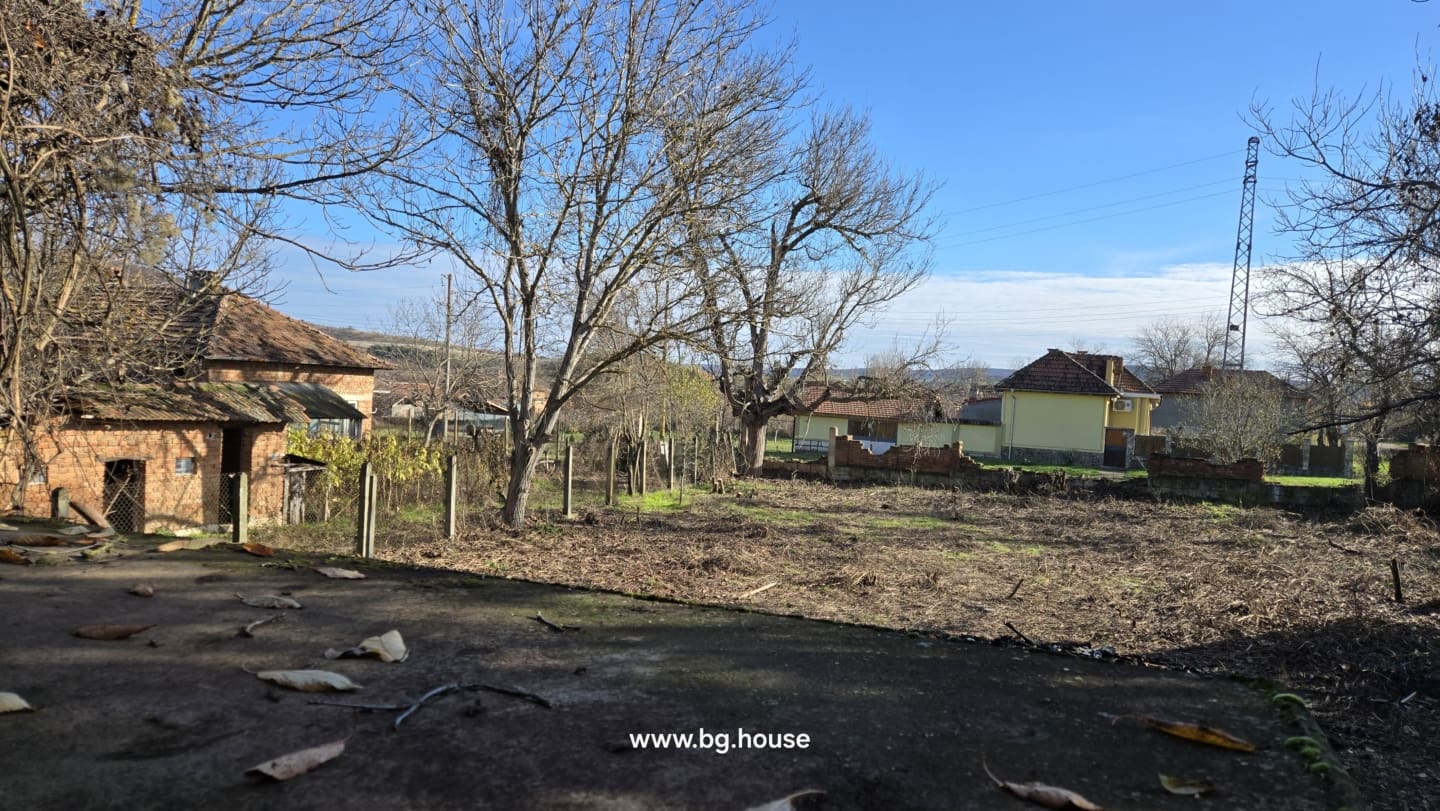 Bulgarian house for sale in village Ostritsa.