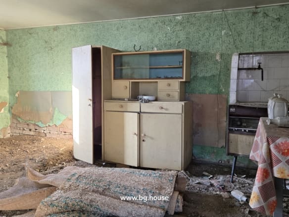Bulgarian house for sale in village Ostritsa.
